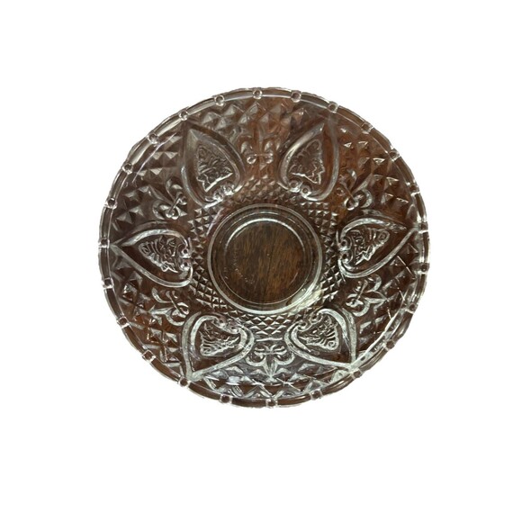 KIG Malaysia Clear Glass Lidded Candy/Nut Bowl With Heart & Fleur-De-Lis Design - Picture 3 of 5